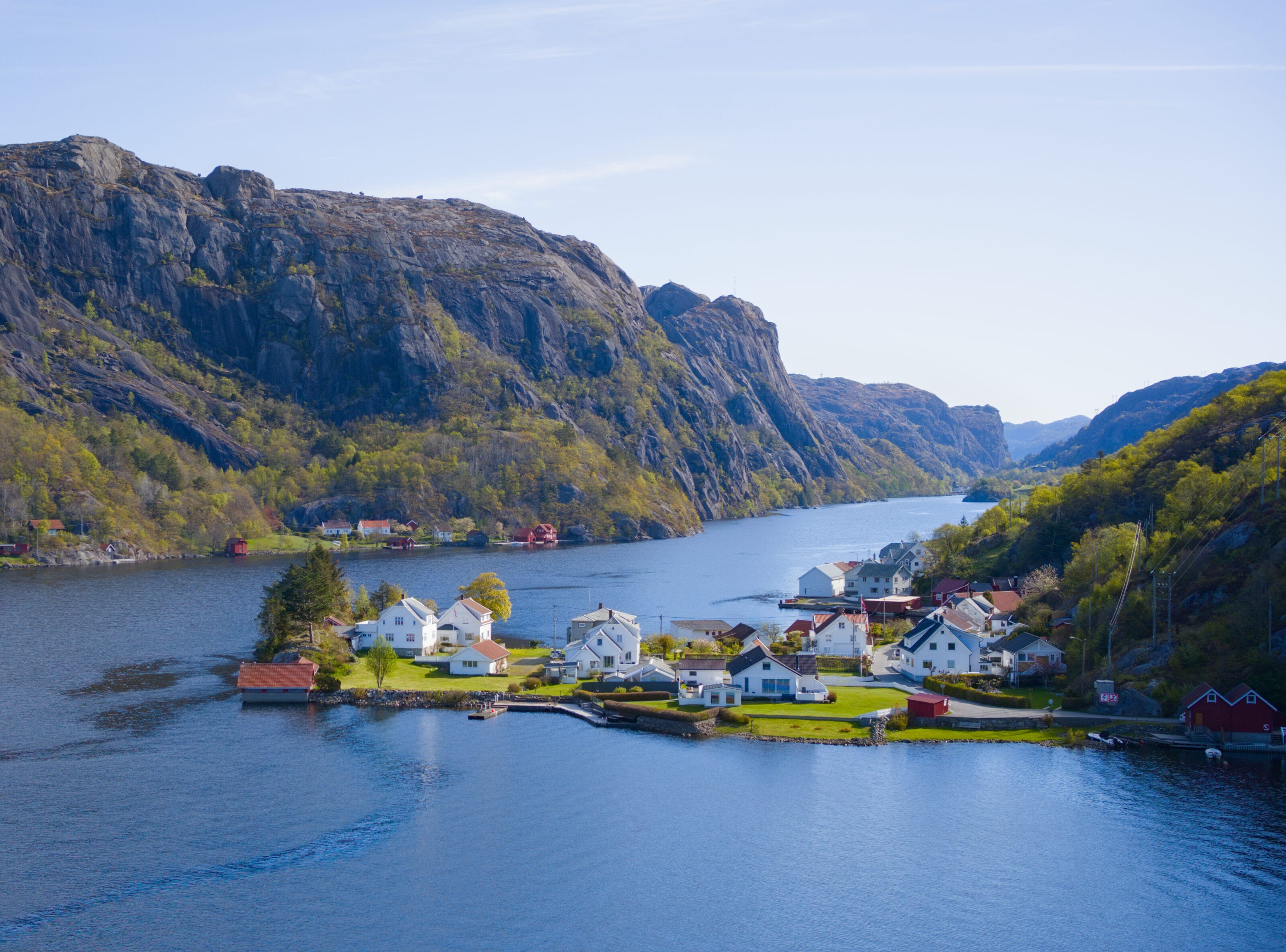 magnifique vue sur le fjord et le village