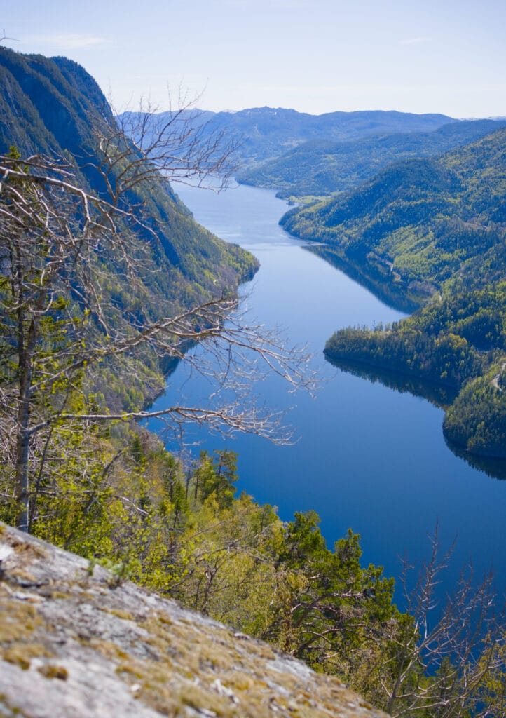 magnifique vue sur le canal du Telemark du Lardalstigen