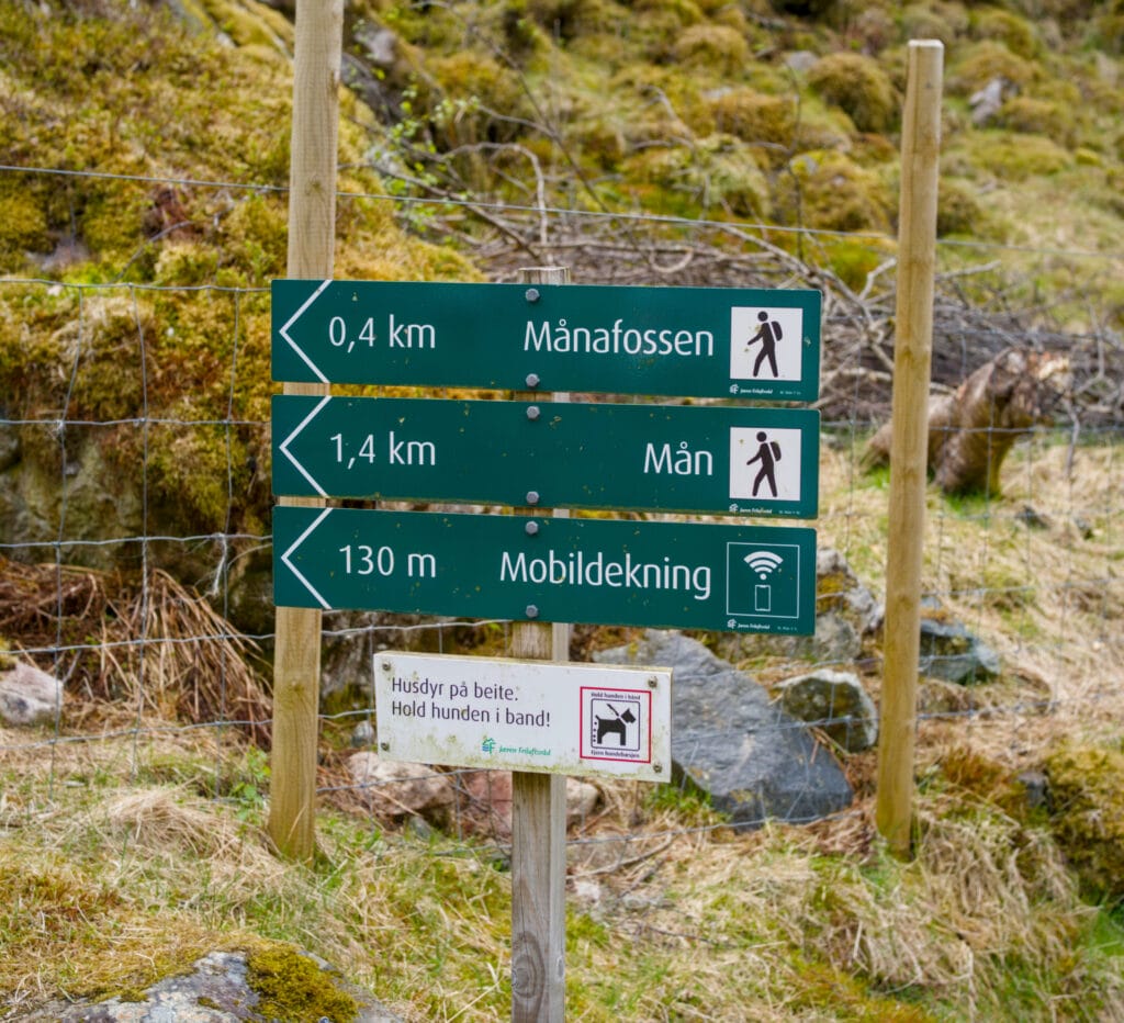 panneau randonnée manafossen