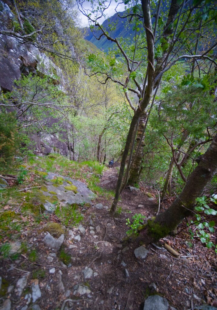 sentier escarpé