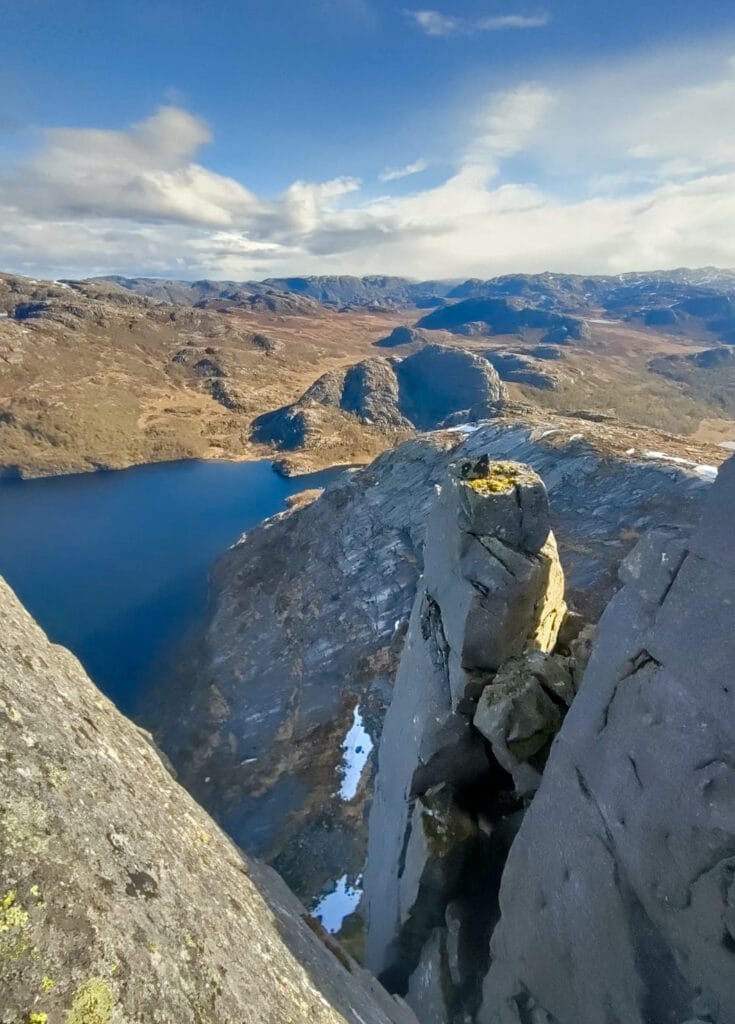 impressionnante falaise au sommet du Frafjordhatten