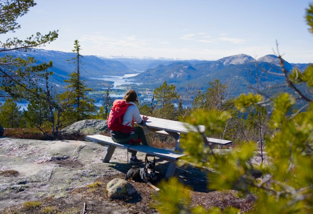 petite table avec vue sur les lacs