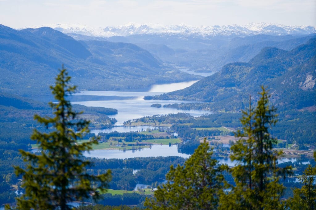 les lacs en contrebas