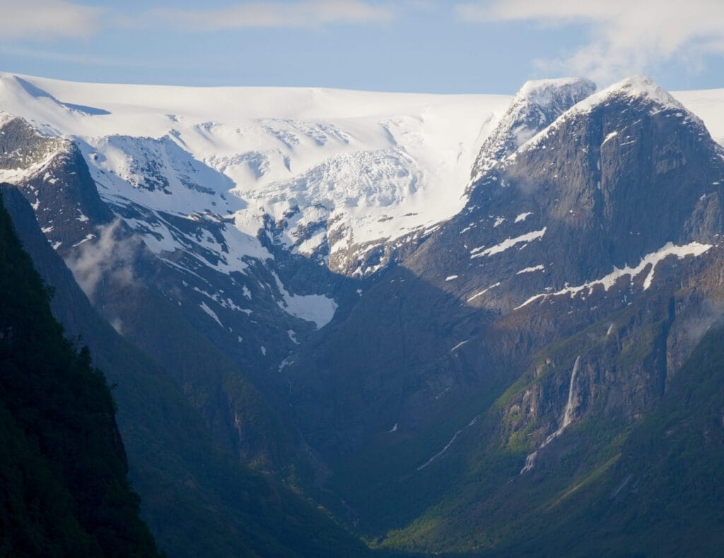 glacier de Jostedal et cascade de volefossen