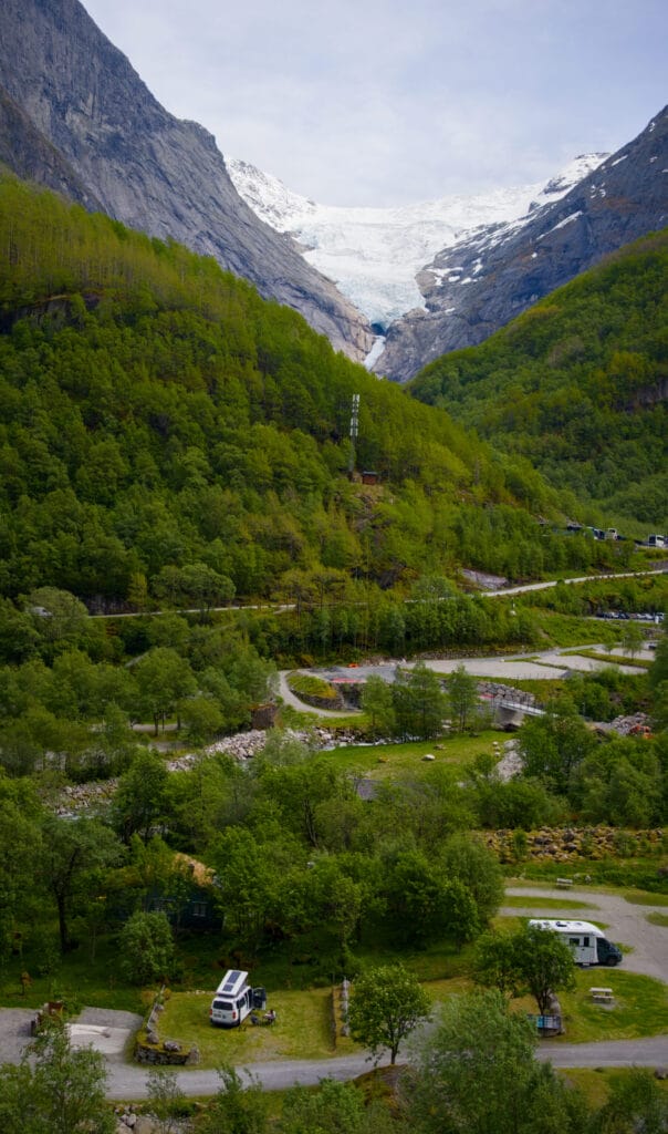 le glacier de Briksdal depuis le camping de Melkevoll Bretun