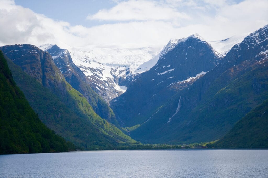 la vallée d'Oldedalen et le glacier de Jostedalsbreen