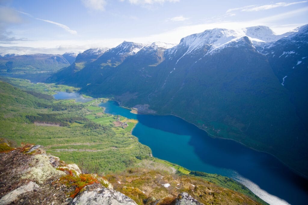 le lac Oldevatnet du côté de Olden