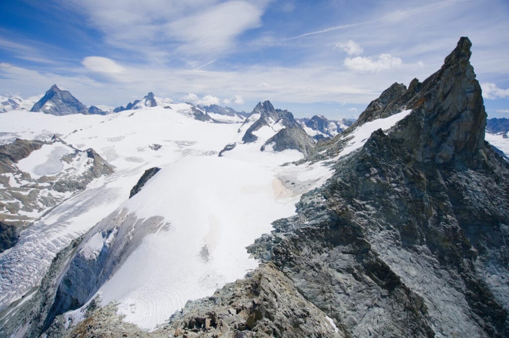 La vue sur le Cervin, la Dent d'Hérens et l'aiguille de la Tsa