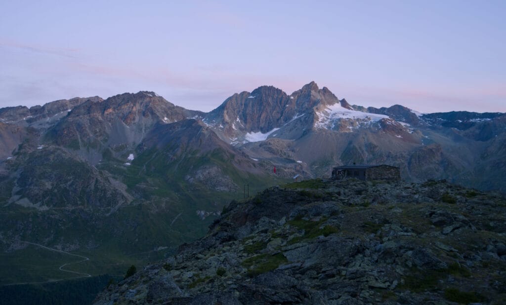 aiguilles rouges et cabane de la Tsa