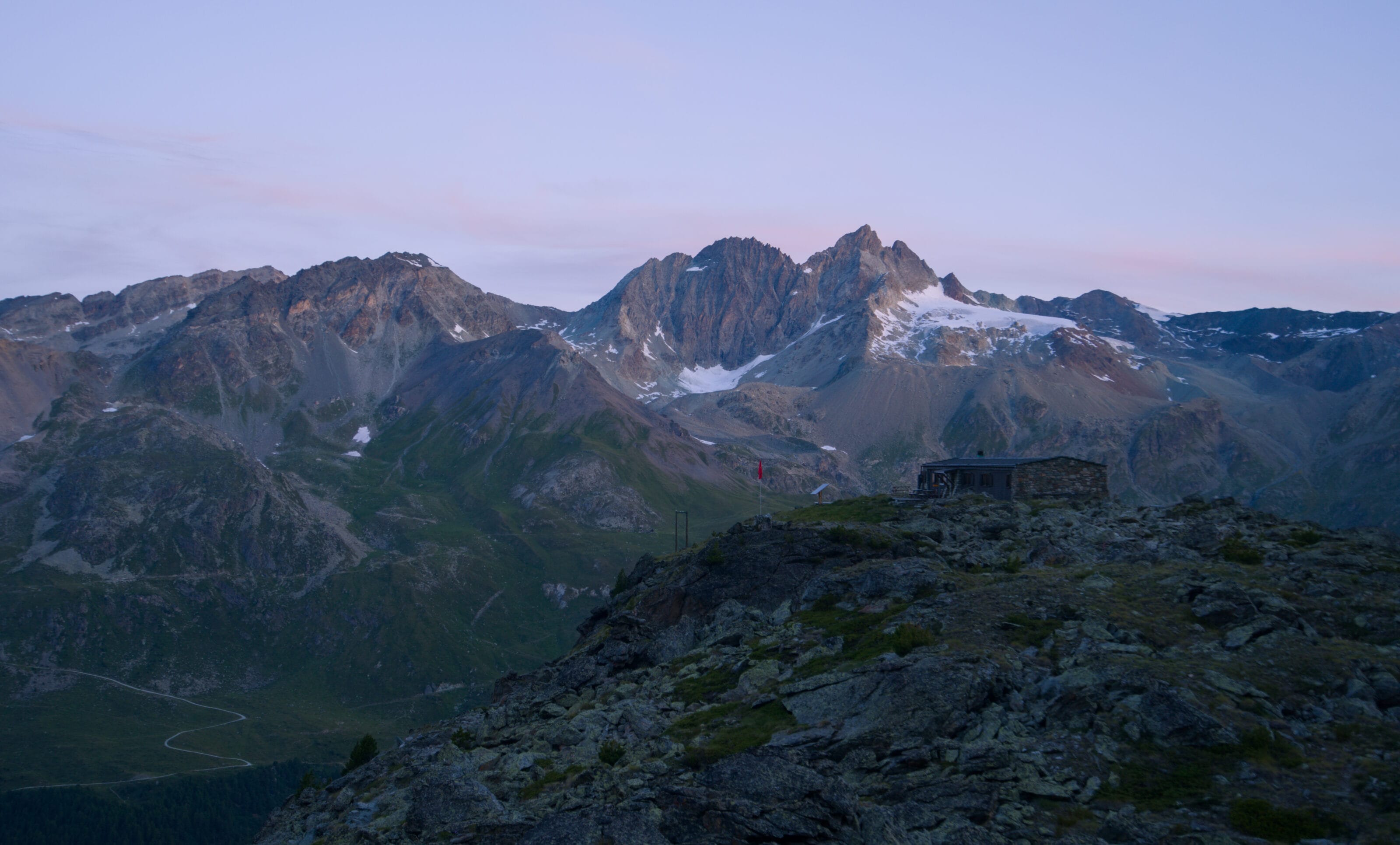 aiguilles rouges et cabane de la Tsa