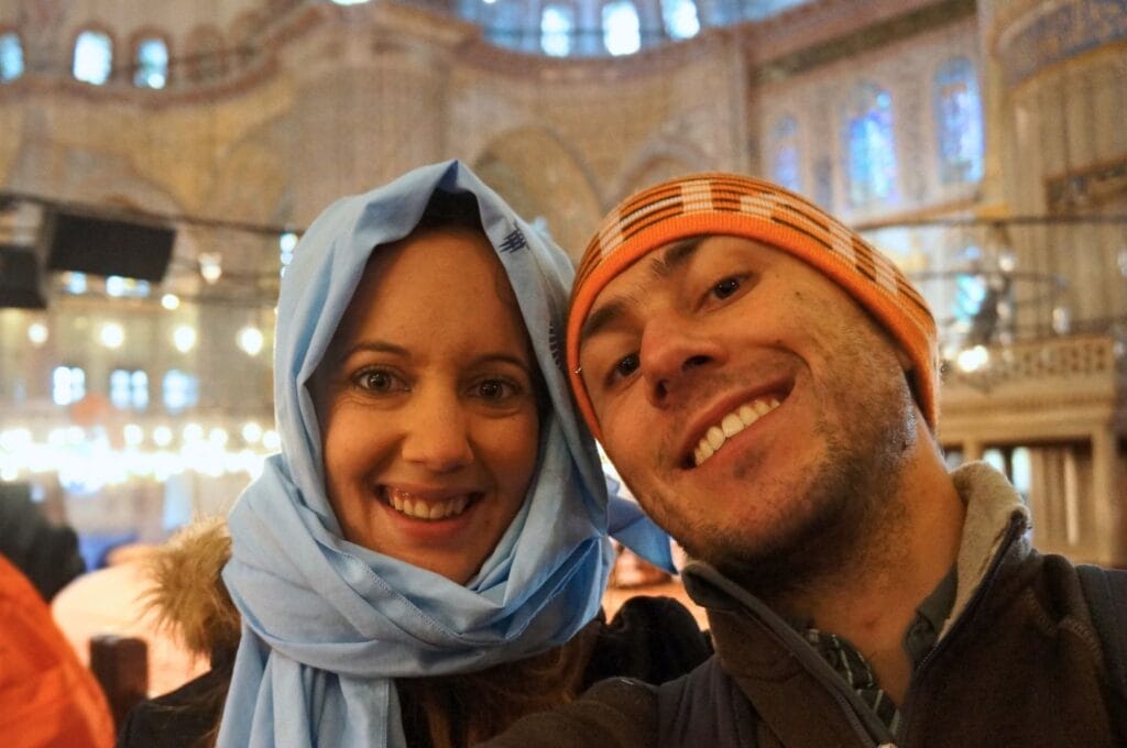 Fabienne et Benoit dans la mosquée bleue