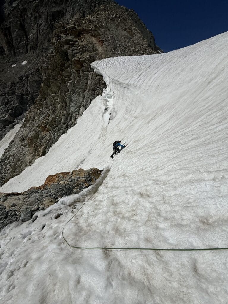 passage du col de la Tsa encore en neige