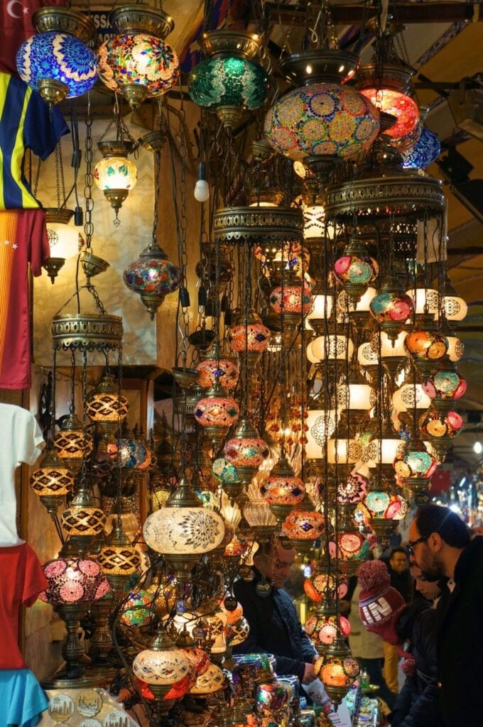 étal de lampes turques dans le grand bazar