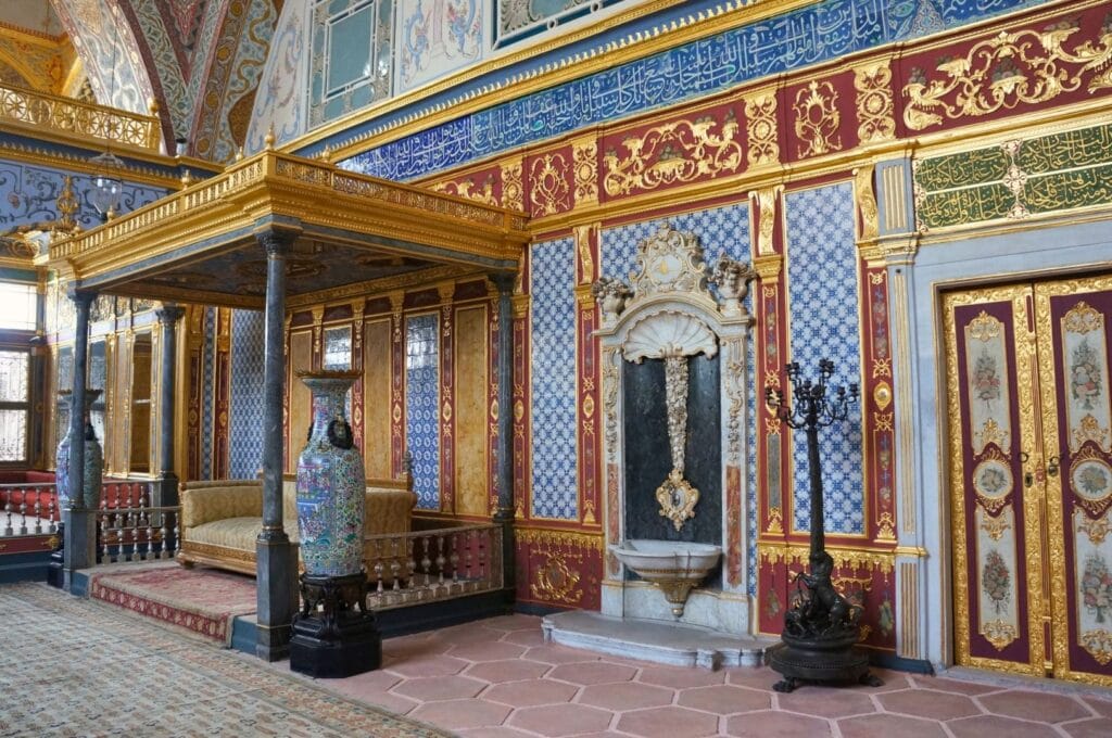 das reich verzierte Innere des Topkapi-Palasts