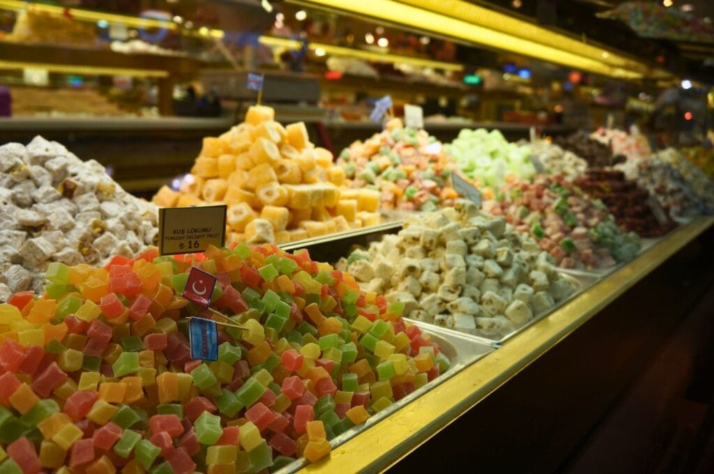 loukoums sur un stand du bazar aux épices