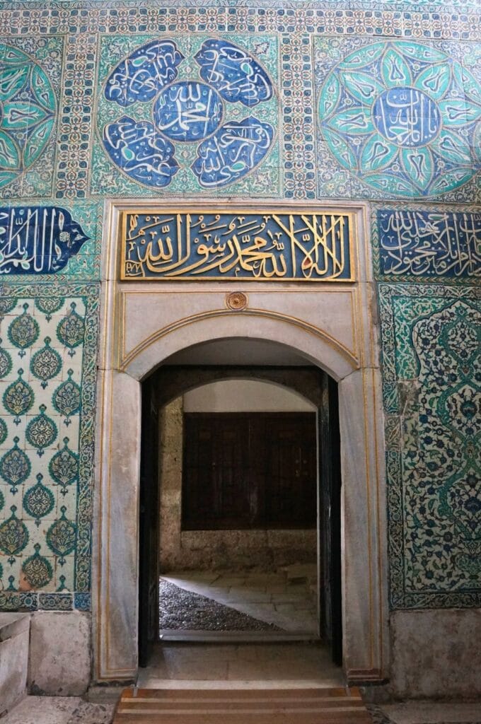 mosaïque encadrant une porte du palais de Topkapi