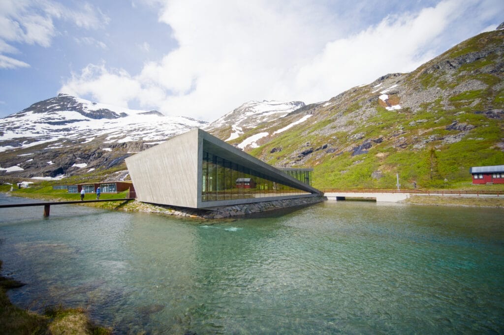visitor center trollstingen