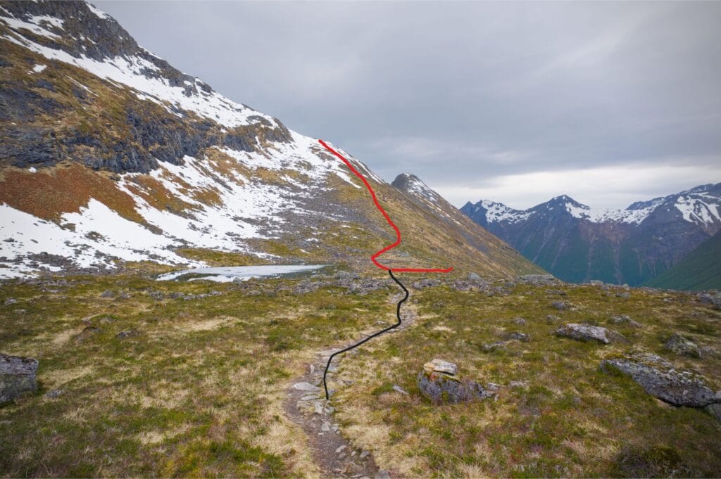 bifurcation entre le sentier rouge et noir
