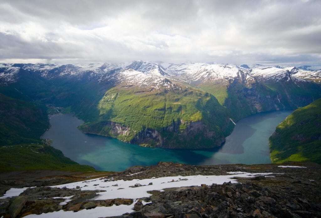 la vue sur le Geirangerfjord depuis le sommet du Geitfonnegga