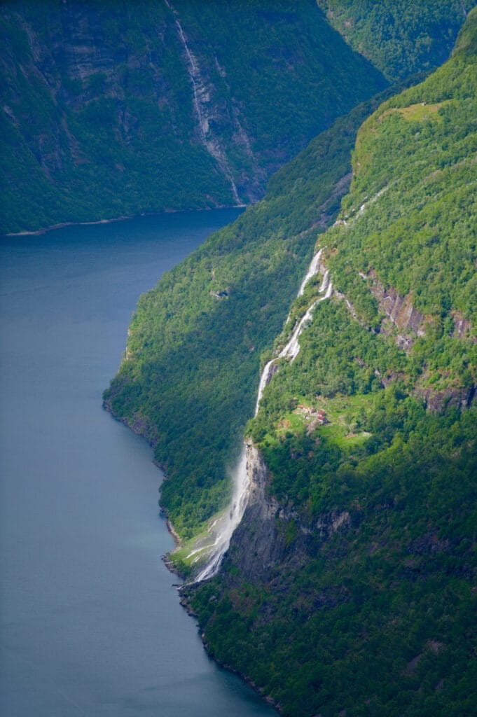 la cascade des seven sisters vue depuis le descente du Geitfonnegga